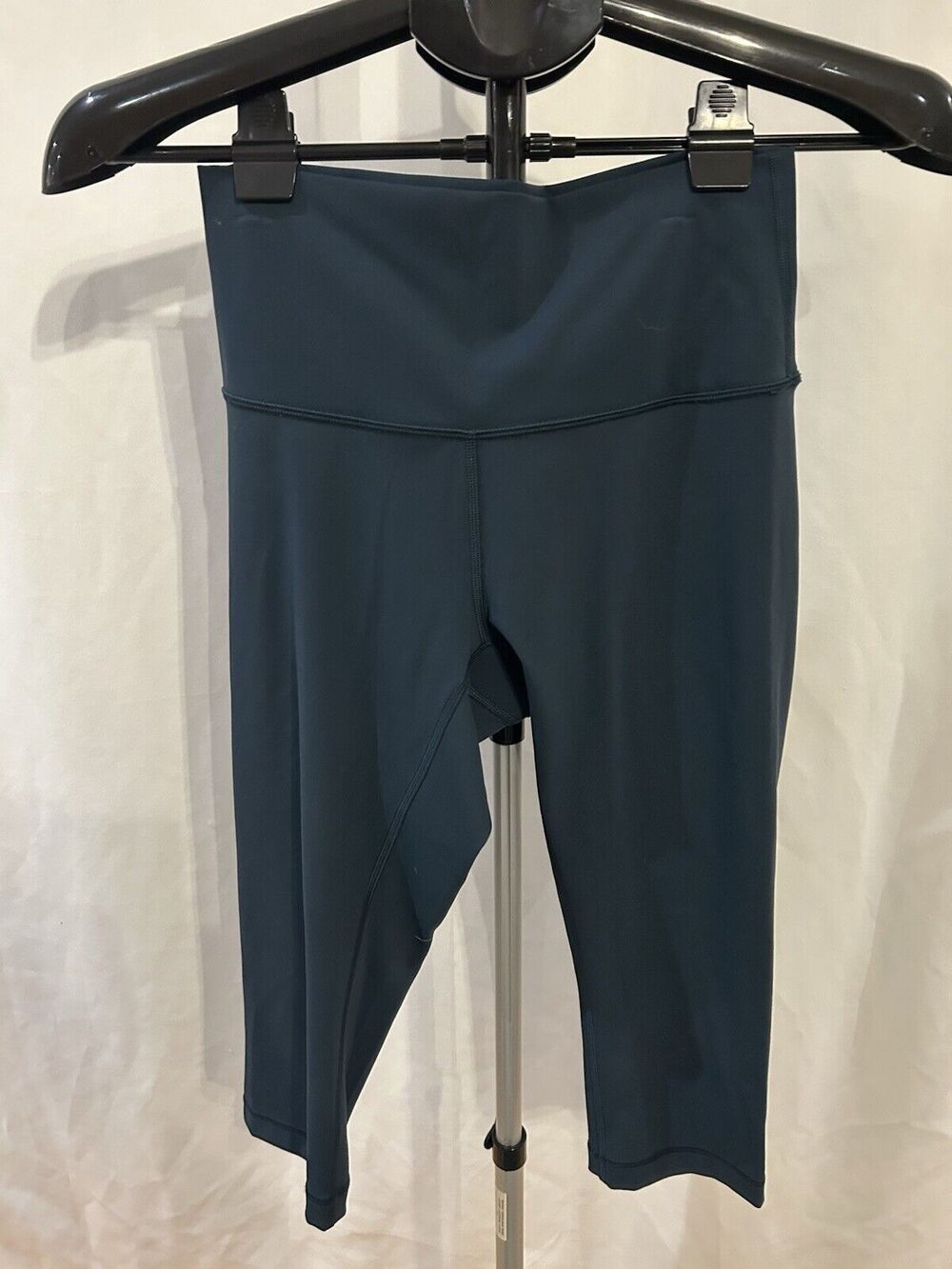 Lululemon Blue Cropped Leggings Women's size 6